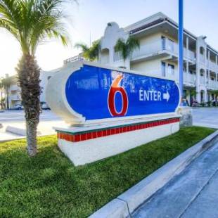 Фотографии гостиницы 
            Motel 6-Oceanside, CA