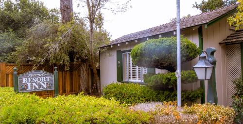 Фотография гостиницы Carmel Resort Inn