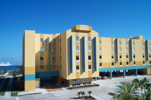 Фотографии гостиницы 
            Cocoa Beach Suites Hotel