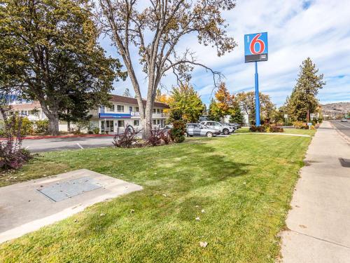 Фотография гостиницы Motel 6-Yreka, CA