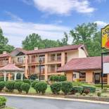 Фотография гостиницы Super 8 by Wyndham Downtown Gatlinburg at Convention Center