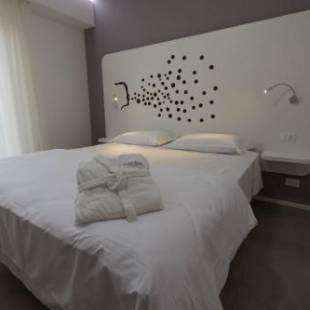 Фотографии мини отеля 
            Aether Suites Tropea