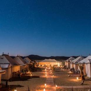 Фотографии базы отдыха 
            Desert Luxury Camp