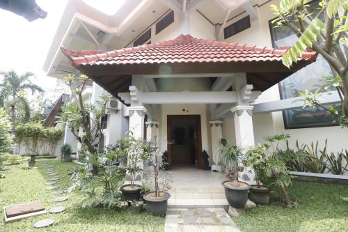 Фотографии гостевого дома 
            RedDoorz Syariah near Gelora Delta Sidoarjo