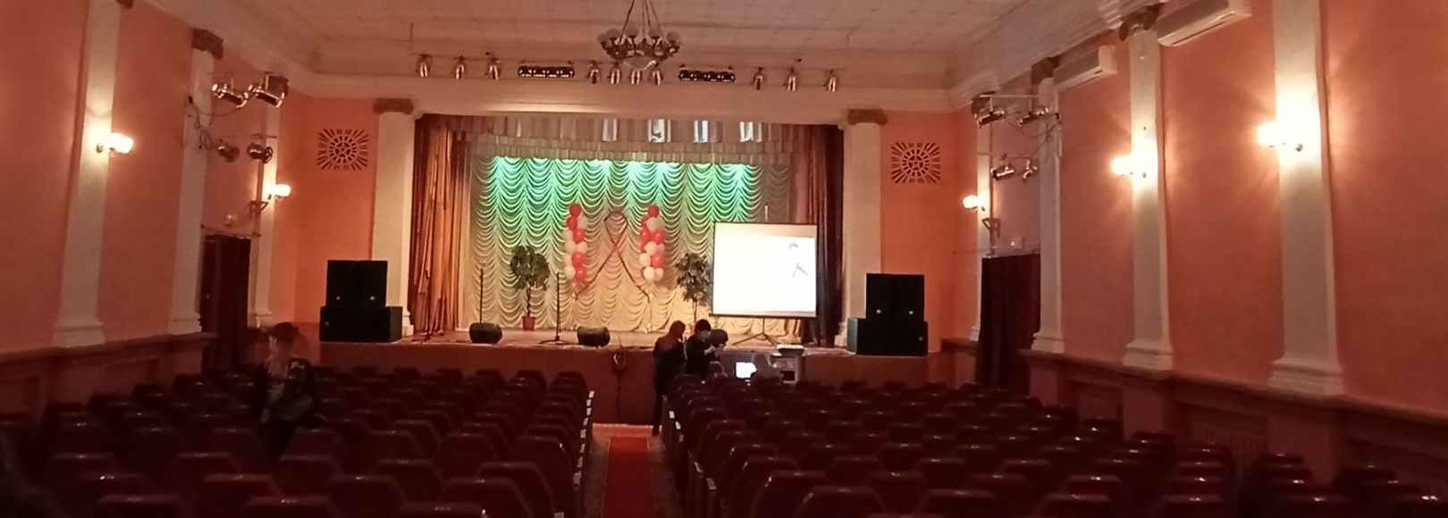 Фотография концертного зала Зрительный зал Городского Дома культуры Советского района