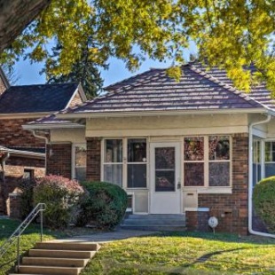 Фотография гостевого дома Twin Ridge Omaha House with Screened-In Porch