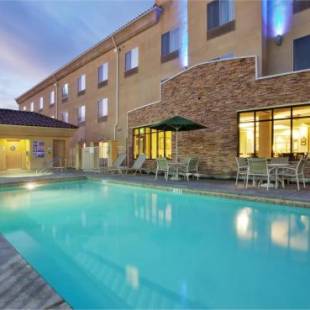 Фотографии гостиницы 
            Holiday Inn Express Hotel & Suites Merced, an IHG Hotel