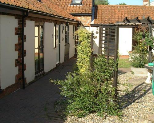 Фотография гостевого дома Low Farm Cottages