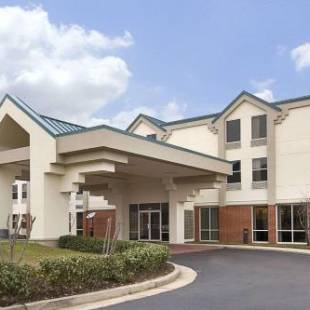 Фотографии гостиницы 
            Days Inn & Suites by Wyndham Ridgeland