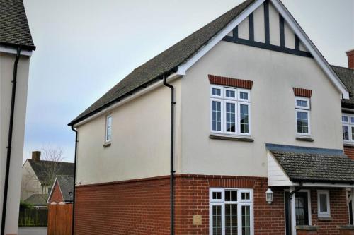 Фотография гостевого дома B and R Serviced Accommodation, Amesbury, 3 Bedroom House with Free Parking, Wi-Fi and 4K smart TV, Archer House