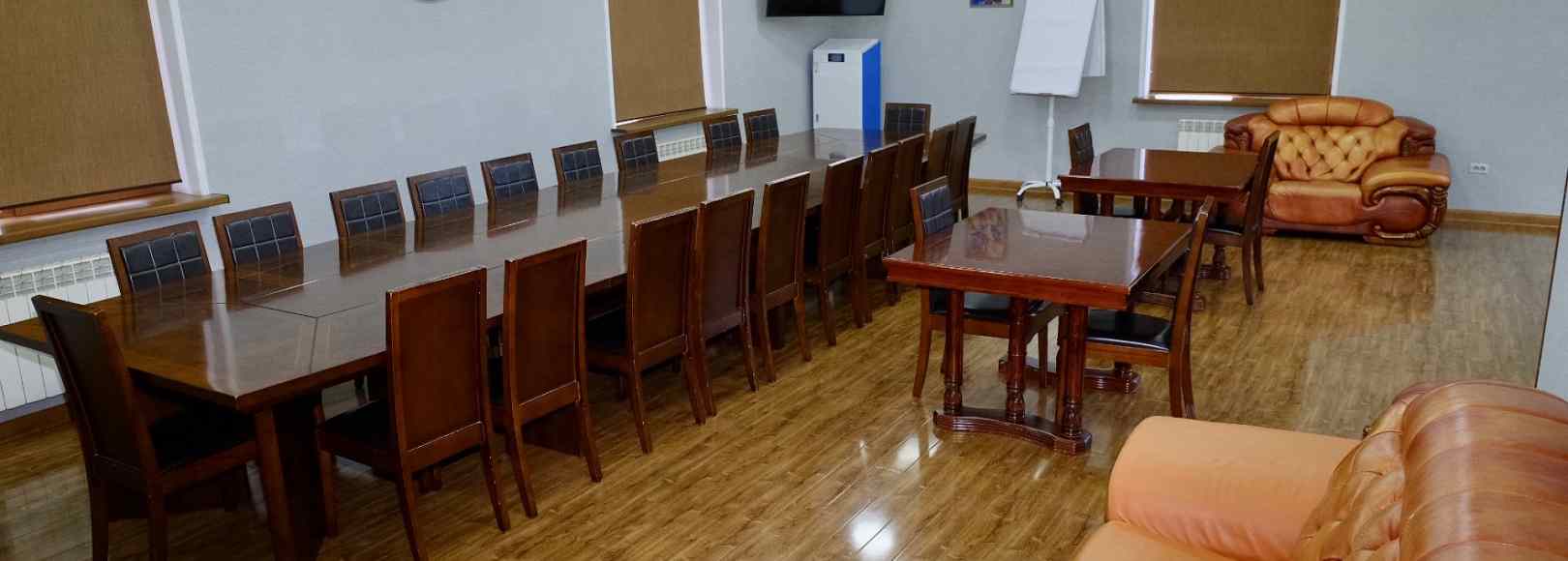 Фотография комнаты для переговоров Джами