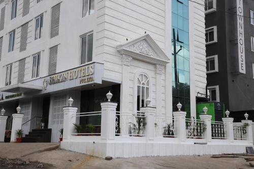 Фотографии гостиницы 
            Shikin Hotels (Close to Palm Beach Road)