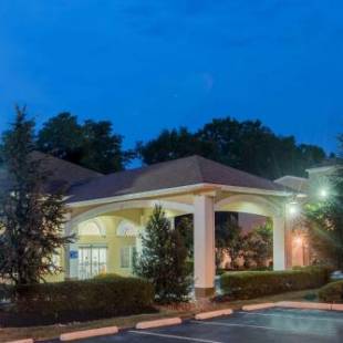 Фотографии гостиницы 
            Days Inn & Suites by Wyndham Cherry Hill - Philadelphia