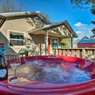 Фотография гостевого дома Sunrise Cottage with 30-Mile National Forest Views!