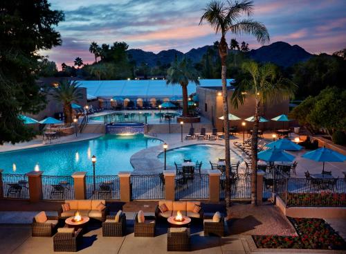Фотография гостиницы Scottsdale Plaza Resort