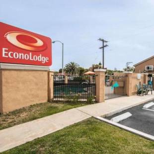 Фотографии гостиницы 
            Econo Lodge Moonlight Beach