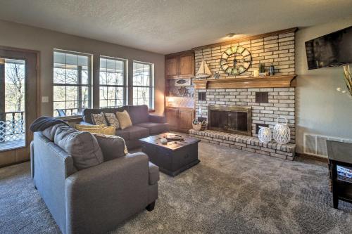 Фотографии гостевого дома 
            Spacious Home on Beaver Lake with Deck and Fire Pit!