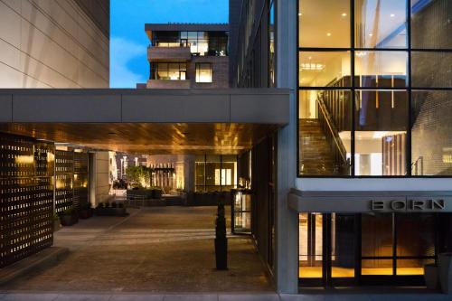 Фотография гостиницы Kimpton Hotel Born, an IHG Hotel