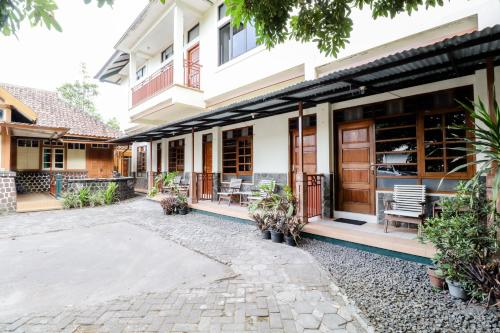Фотография гостевого дома Hotel Wismancala Kaliurang