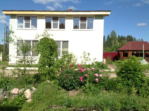 Фотография гостевого дома У озера