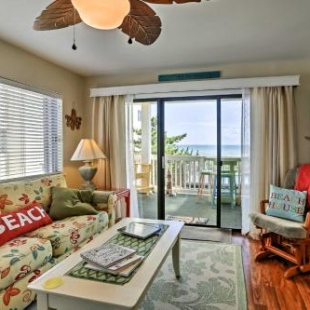 Фотография гостевого дома Ocean-View Condo with Deck, Steps to Carolina Beach!