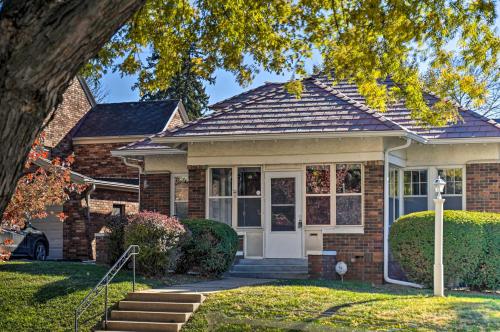 Фотографии гостевого дома 
            Twin Ridge Omaha House with Screened-In Porch