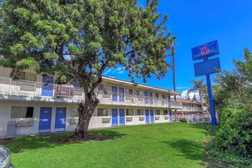 Фотографии гостиницы 
            Motel 6-Chino, CA - Los Angeles Area