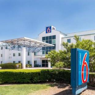 Фотографии гостиницы 
            Motel 6-Irving, TX - DFW Airport North