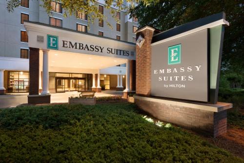 Фотография гостиницы Embassy Suites by Hilton Atlanta Alpharetta