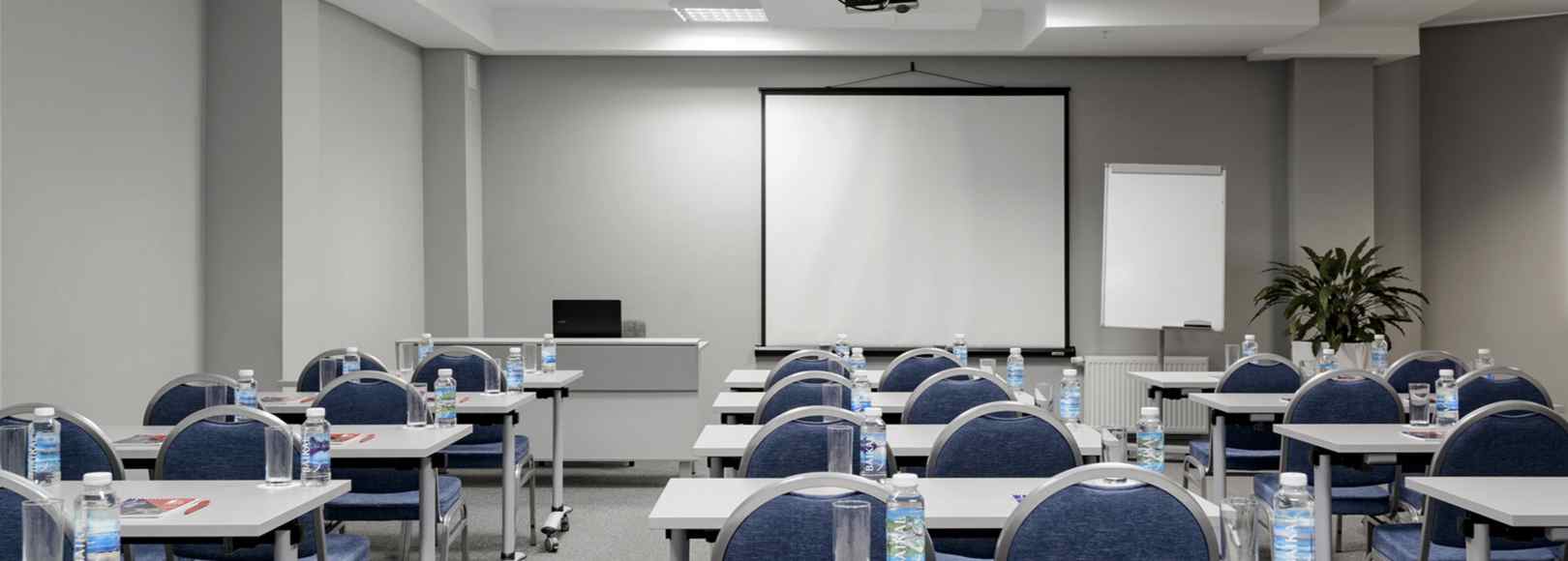 Фотография конференц-зала Июль