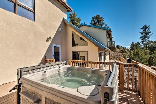 Фотографии гостевого дома 
            Ruidoso Home with Hot Tub, Mtn Views and Game Room!