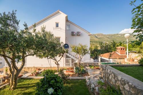 Фотография гостевого дома Apartments Pina