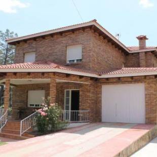 Фотографии гостевого дома 
            CHALET EN EL CORAZÓN DE LA SIERRA DE GREDOS, PINAR DE LA ATALAYA-TIEMBLO