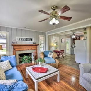 Фотография гостевого дома Beaufort Home with Porch, 4 Mi from Downtown!