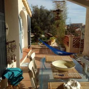 Фотографии гостевого дома 
            Maison de 2 chambres avec jardin clos et wifi a Toulon a 4 km de la plage