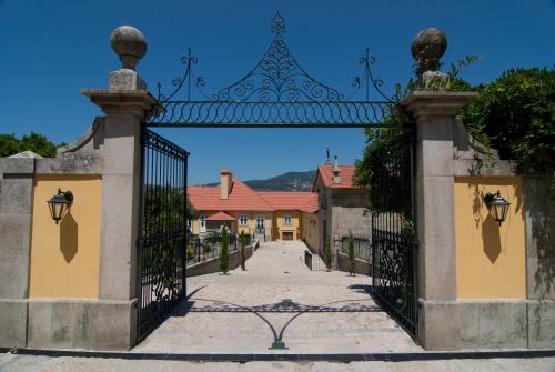 Фотография гостевого дома Quinta do Outeiro
