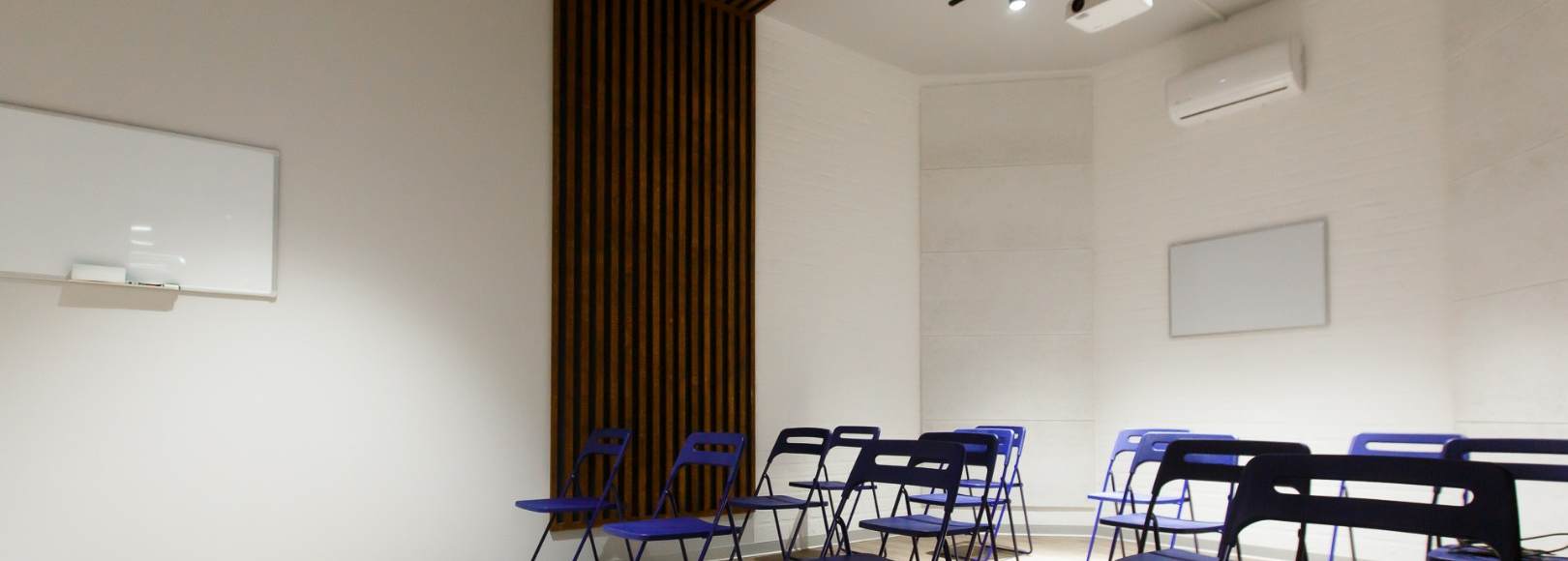 Фотография конференц-зала Конференц-зал коворкинга Workkode