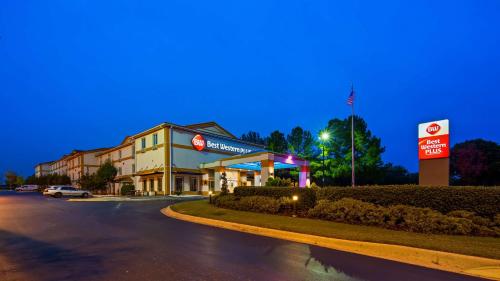 Фотография гостиницы Best Western Plus Carlton Suites - Birmingham