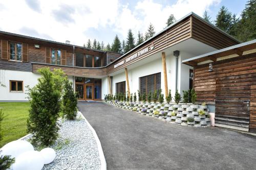 Фотографии гостиницы 
            Sporthotel Grünau - Hotel, Restaurant Wimmergreuth