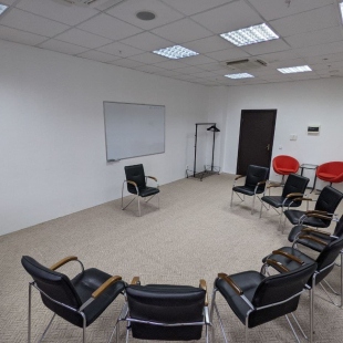 Фотография комнаты для переговоров 12 СТУЛЬЕВ, учебный класс