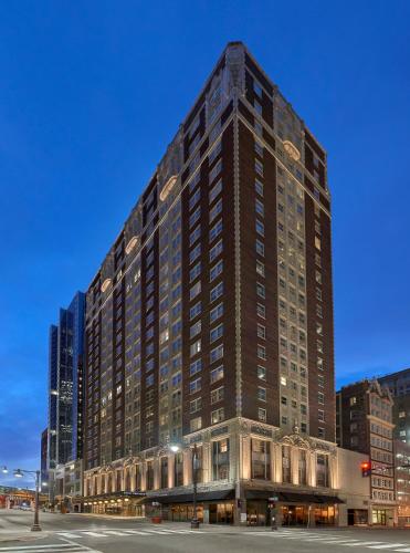 Фотография гостиницы Hotel Phillips Kansas City, Curio Collection By Hilton