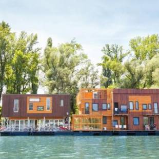 Фотографии хостела 
            ArkaBarka Floating Hostel