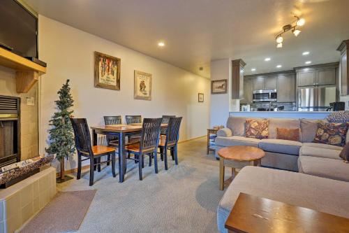 Фотографии гостевого дома 
            Lake Dillon Townhome - Half Mi to Main St Frisco!