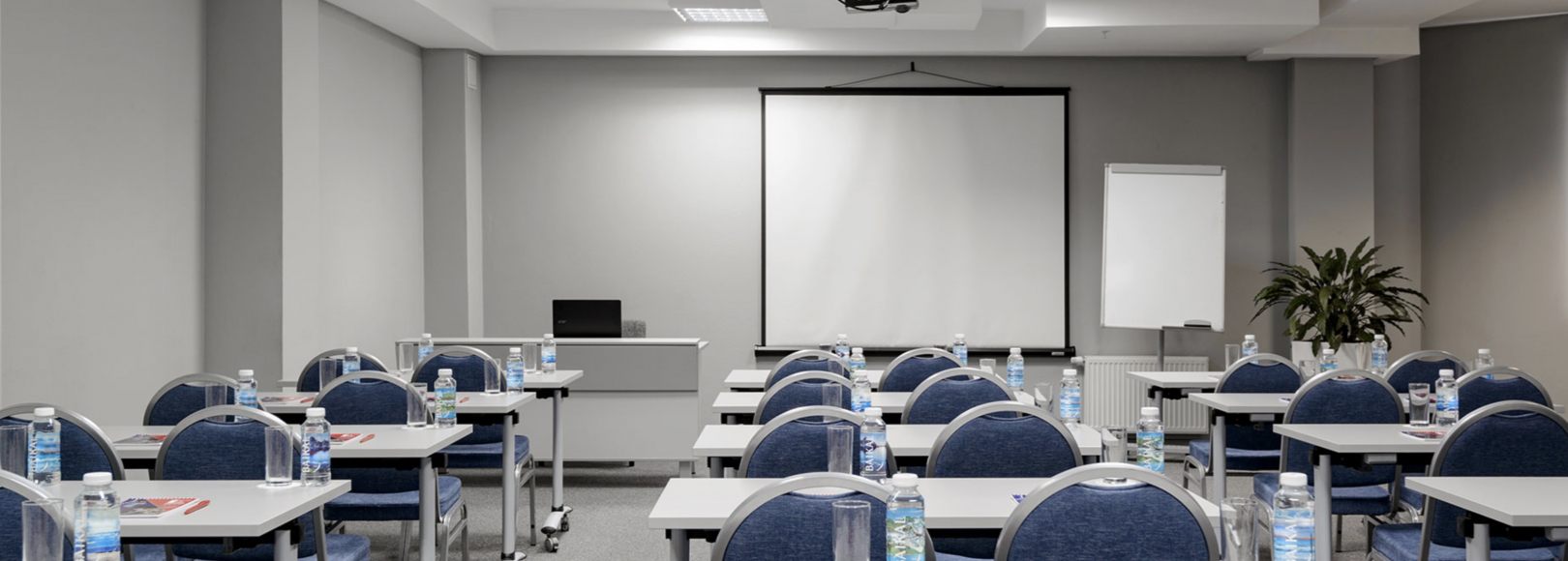 Фотография конференц-зала Июль