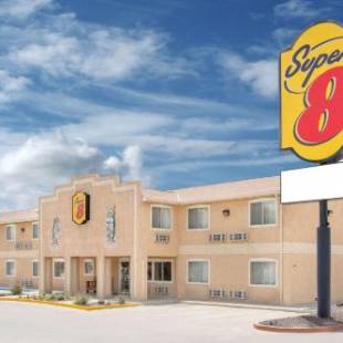 Фотографии гостиницы 
            Super 8 by Wyndham Bloomfield