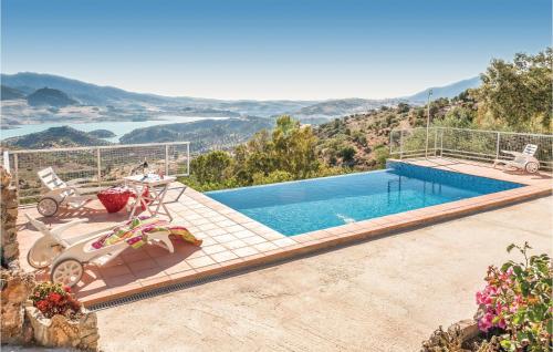 Фотография гостевого дома Three-Bedroom Holiday Home in Cadiz