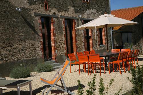 Фотография гостевого дома La convivialité d’un gîte rural pour se retrouver entre amis