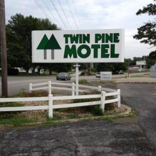 Фотографии мотеля 
            Twin Pine Motel