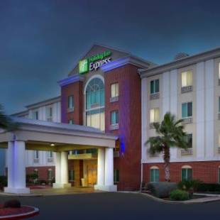 Фотографии гостиницы 
            Holiday Inn Express & Suites San Antonio West Sea World Area, an IHG Hotel