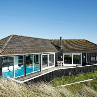 Фотография гостевого дома Four-Bedroom Holiday home in Hirtshals 4